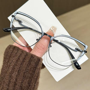 <span class=keywords><strong>2025</strong></span> 디자이너 디자인 고품질 여성용 광학 안경 단색 핑크 고양이 눈 금속 안경 온라인 사용자 정의 스타일 - Product Image 3