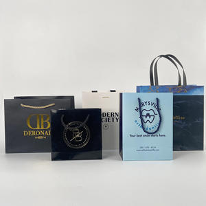 Venta al por mayor nuevo diseño Tarjeta blanca bolsa de papel totalmente personalizable cara sonriente ropa bolso suministro de fábrica bolsas de regalo - Product Image 3