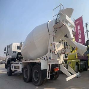 Camión Mezclador de Concreto Zoomlion 8×4 Usado de 2022 con Pocas Horas de Uso, 12m³, con Cuchilla Tipo T para Proyectos de Carreteras y Puentes - Product Image 1