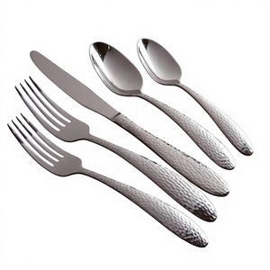 Juego de cubiertos de acero inoxidable de 5 piezas, estilo vintage, hecho a mano, libre de BPA, sostenible, para uso en cafeterías. - Product Image 6