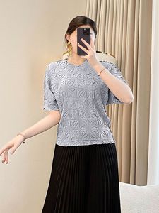 Femmes 2025 été nouveau T-Shirt à manches courtes respirant Style décontracté haut ajusté pour filles potelées couleur unie pour mère - Product Image 2