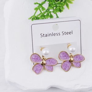 Boucles <span class=keywords><strong>d</strong></span>'oreilles clous en acier inoxydable couleur titane avec fleurs émaillées pour femmes, bijoux de mode vintage minimalistes en acier inoxydable, vente en gros - Product Image 4