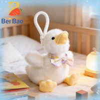 Gantungan Kunci Boneka Bebek Kawaii Dengan Pita Bersertifikat CE CPC Mainan Boneka Hewan OEM Logo Kustom untuk Hiasan Tas Ransel