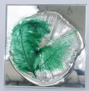 Décoration murale en résine avec panneau de verre décoratif et motif de plumes vertes pour le salon, la chambre et la décoration intérieure. - Product Image 1