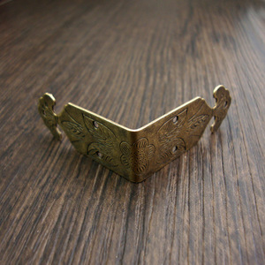 Copper <b>Corner</b> <b>Protector</b> 4x4x1.5cm Traditional Design For Cabinet Doors Durable Hardware - Product Image 2