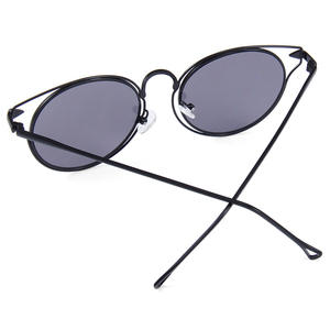 Lunettes de soleil œil de chat en métal pour femme, monture noire, protection UV400, style urbain, pour le voyage et la mode transfrontalière - Product Image 3