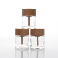 Diffuseur de parfum d'aromathérapie de bouteille en verre de forme de cylindre de 50ml avec le couvercle en bois et le bâton pour l'air plus frais