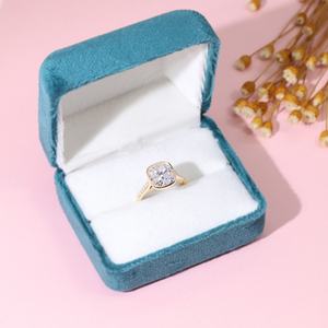 Bague de mariage vintage en or jaune 18 carats avec moissanite taille ancienne européenne (OEC) de 4,5 carats, forme coussin, faite à la main sur mesure - Product Image 4