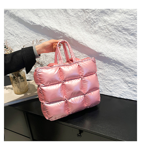 Sac fourre-tout matelassé léger et grande capacité pour femme, style nuage, doux, tendance hiver, avec doublure en polyester - Product Image 5