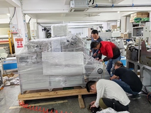 Phòng thí nghiệm quy mô tự động <span class=keywords><strong>UV</strong></span> Phim cán và lớp phủ Máy tính để bàn nhỏ <span class=keywords><strong>UV</strong></span> Con lăn Coater cho giấy varnishing - Product Image 4