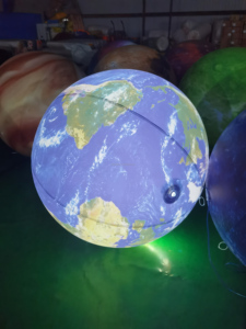 Ballons gonflables en PVC étanches à l'air avec lumière LED, planètes Terre, Soleil, Lune, Saturne et Mars, couleur personnalisée, taille 1m-5m, impression UV durable - Product Image 1