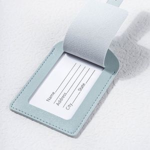 Set de Regalo de Lujo: Etiqueta de Equipaje de Cuero con Diseño Grabado Personalizado y Porta Pasaportes - Product Image 4