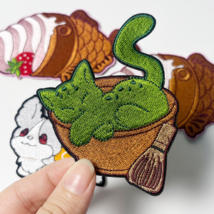 Individuelle Kreative Tier-Aufbügelpatches DIY Kawaii Japanische Lebensmittel-Abzeichen Niedliche Buchstaben-Logo Bestickte Patches für Hüte und Kleidung - Product Image 3