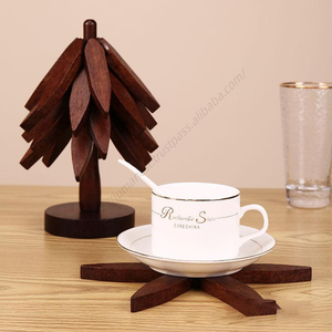 Vente en gros Syh1191 Dessous-de-plat en bois pliables, supports pour plats chauds et théières, napperons décoratifs en forme de sapin de Noël - Product Image 3