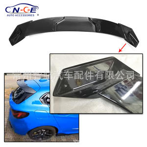 Alerón Trasero BMW en Negro Brillante con Textura de Fibra de Carbono, Estilo Ducktail para Serie 1 F40 M135i 2019+ - Product Image 4