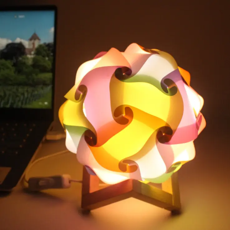 Neues Design Puzzle DIY Led Tisch Nacht lampe Moderne 1pc LED Nachttisch Nachtlicht mit Holz halterung Hot 3D Illusion Lampe