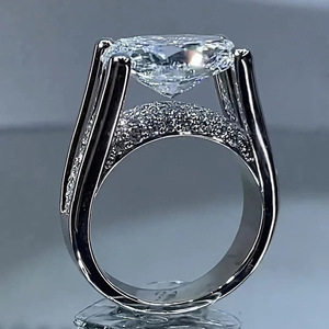 Anello di fidanzamento classico da donna in oro bianco con diamante taglio a pera colore G T0885 - Product Image 1