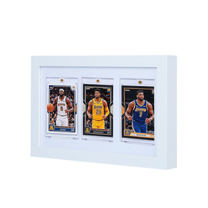 Boîte de présentation pour trois cartes à collectionner, cadre en bois blanc pour cartes de collection - Product Image 1