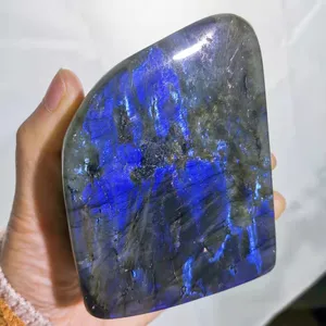 סיטונאי בתפזורת סגול ברדוריט דקל אבן כחול ברדוריט אבן ריפוי קריסטל צורה חופשית