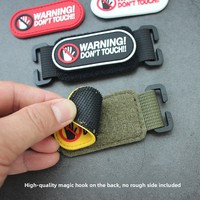 AVERTISSEMENT : Ne pas toucher - Prohibire le contact - Petit patch moral en PVC - Badge de bras en caoutchouc souple