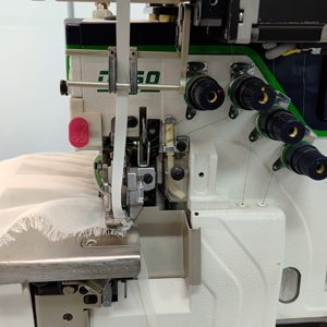 Máquina de Coser Industrial de Alta Velocidad, 4 Hilos, Overlock, Base Plana, Metálica, Operación Computarizada, Enhebrado Automático Neumático - Product Image 4