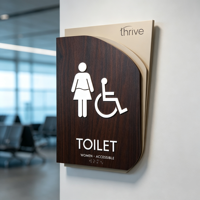 Panneau de toilettes ADA personnalisé pour femmes handicapées, signalétique WC accessible en grain de bois foncé, panneau mural de salle de bain en braille pour hôtel et bureau