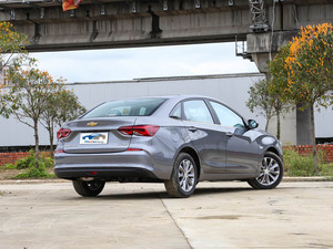Véhicule d'occasion Chevrolet Cruze 320 Automatique 2022 pour temps froid, berline avec maniabilité stable, idéale pour la conduite urbaine, exposition commerciale - Product Image 5