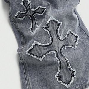 Jean décontracté streetwear délavé et vieilli à jambe droite, avec broderie croisée personnalisée et imprimé graphique, coupe large pour homme - Product Image 2