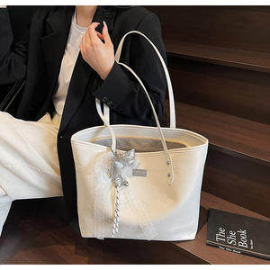 Version coréenne du sac fourre-tout grande capacité à texture pour dames nouvelle mode sac à bandoulière sac fourre-tout en relief populaire - Product Image 2