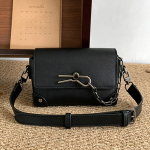 Sac bandoulière carré pour homme en cuir PU avec bouton magnétique, durable et élégant – Sac de messager - Product Image 2
