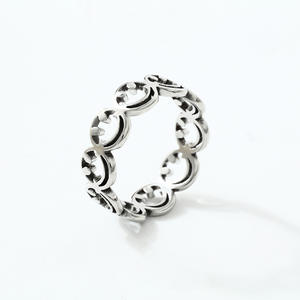 Personnalisé nouvelle bague en acier inoxydable et titane acier plaqué or creux visage souriant bague de mode bijoux découpés au laser - Product Image 5