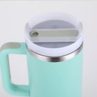 Gobelet isotherme en acier inoxydable de 40 oz prêt à être expédié, avec poignée et couvercle, tasse à bière réutilisable