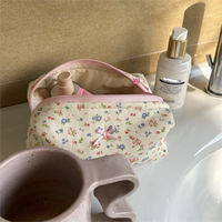 Trousse de maquillage personnalisée à fleurs, décoration avec nœud, trousse de toilette essentielle pour le voyage, trousse de maquillage en velours côtelé faite à la main