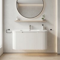Meuble-lavabo mural courbé de style australien avec façade cannelée, vasque optionnelle et miroir LED – Mobilier hôtelier sur mesure