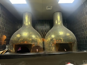 Grand four à pizza extérieur en argile brûlant en brique au feu de bois napolitain italien commercial à gaz et en bois pour les restaurants de boulangerie - Product Image 6