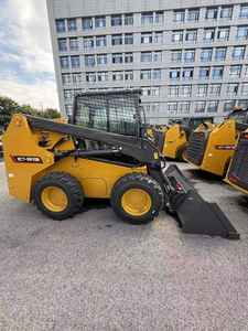 Mini Cargadora Compacta para Uso Agrícola Xc7-Sr10B, Diseño Compacto para Espacios Reducidos, Elevación de Cangilones Resistente, Movimiento Estable - Product Image 4