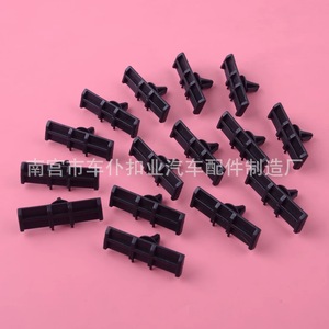 Clips de nailon negros para paneles de puerta Smooth Sailing D419 para autos Ford Explorer y F150 - Product Image 3