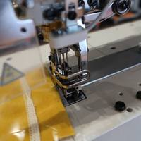 Siruba F006 Machine à coudre à lit plat de haute précision pour composants métalliques Système de lubrification automatique contrôlé par CNC certifié CE
