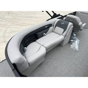Barco de Pesca Barletta 22 2025 con Casco de Fibra de Vidrio de 60 pies (44.74kW) a Gasolina, Disponible con Bordado - Product Image 3