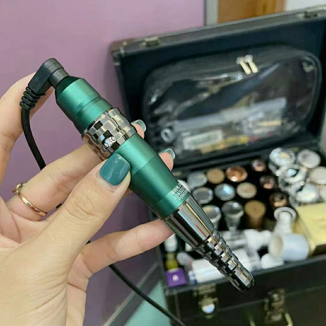 สีเขียว