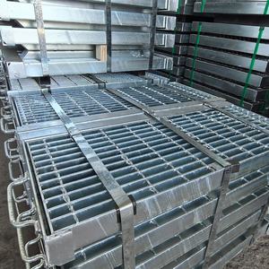 ตะแกรงเหล็กกล้าคาร์บอนทนความร้อนพร้อมคุณสมบัติป้องกันการกัดกร่อนสำหรับทางเดินโรงงานผลิตน้ำจืดกลางแจ้ง - Product Image 3