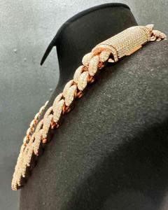 Chaîne cubaine de luxe en or finition plaqué or avec diamants pour hommes, disponible au meilleur prix - Product Image 2