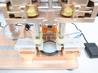 Machine de bouchage semi-automatique pneumatique pour bouteilles en plastique, liquides carbonatés, lotions, avec serrure de bureau et vis en verre, fabriquée par YETO