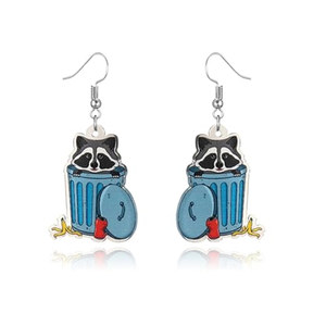 Boucles d'oreilles pendantes fantaisie OEM/ODM en acrylique, motif animaux de <span class=keywords><strong>dessin</strong></span> <span class=keywords><strong>animé</strong></span> (Chat, Raton Laveur), légères, pour Halloween et les fêtes - Product Image 1