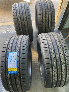 Neumáticos PCR 245/35R19 245/40R19 245/45R19 255/40R19 BW118 con Drenaje Mejorado y Antideslizantes para Automóvil - Product Image 1
