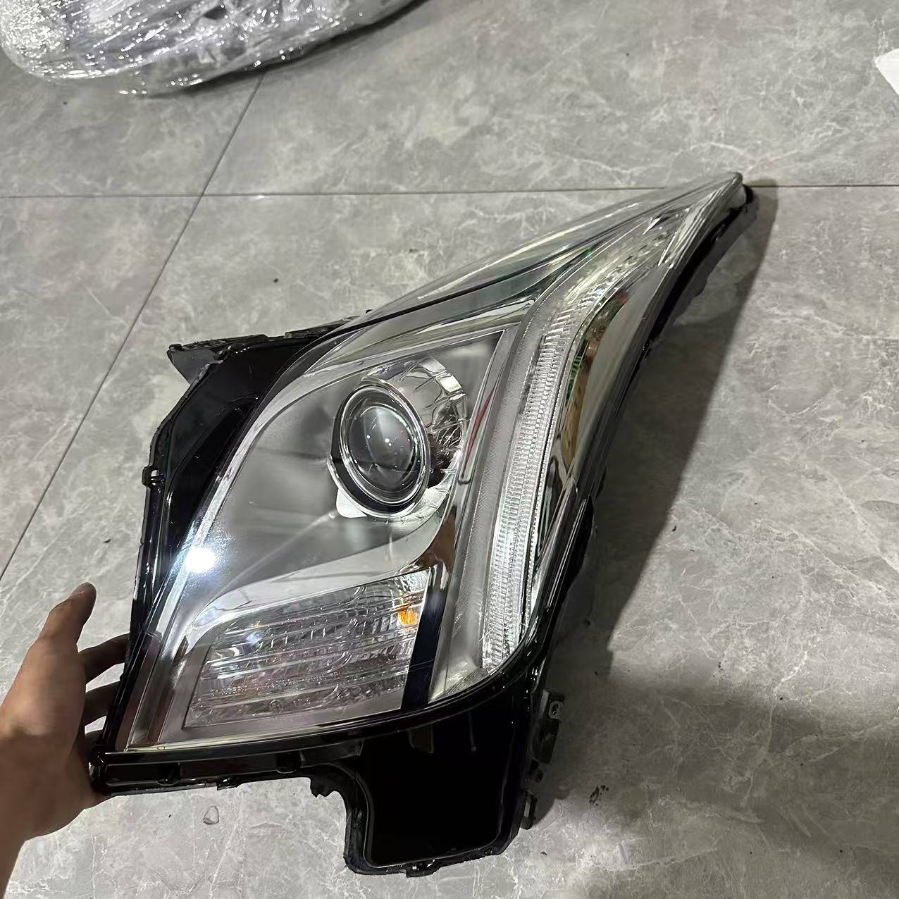 สีขาวอบอุ่น