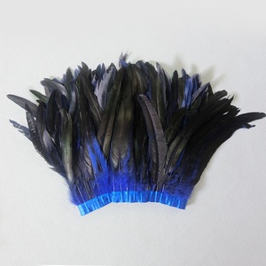 Frange de plumes de <span class=keywords><strong>coq</strong></span> teintées multicolores de 25-30 cm en gros pour costumes de carnaval, tenues, coiffes et <span class=keywords><strong>d</strong></span>écorations de cosplay - Product Image 4