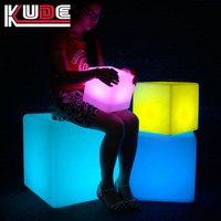 Cubo LED Luminoso in Plastica da 6 Pollici per Interni/Esterni, Sgabello Cubo LED