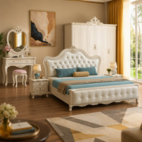 Ensemble de chambre à coucher de luxe industriel européen en bois et cuir PU, comprenant lit Queen/King, table de chevet, coiffeuse, matelas et armoire