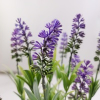 Tanaman Lavender buatan, cocok untuk dekorasi perlengkapan pernikahan di meja dekorasi rumah dalam pot keramik